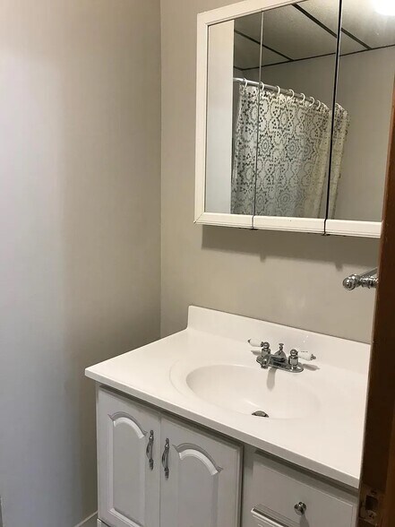 Building Photo - 3289 E Thompson St