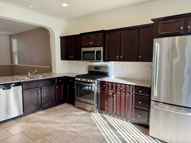 Building Photo - Beautiful 3/2.5 near Clovis East