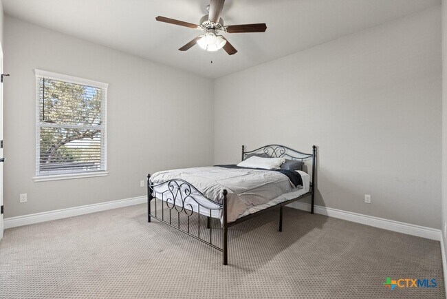 Building Photo - 1745 Alta Vista Loop