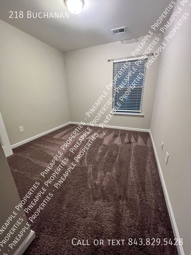 Building Photo - 218 Buchanan-