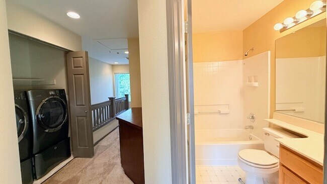 Building Photo - Beautiful 3BD/2.5BA, Multi-Level Townhome in the Shadowhawk Community in Danville- Available NOW!