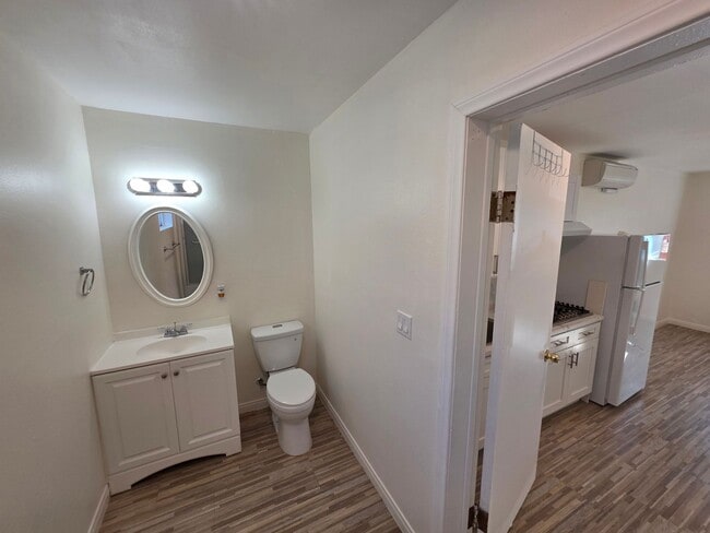 Building Photo - 524 W Greenwood Ave