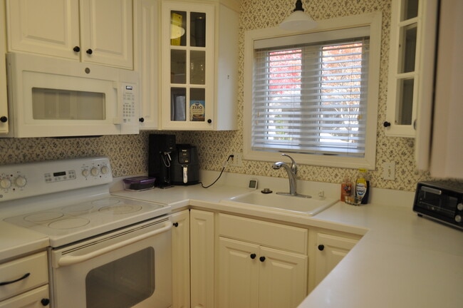 Building Photo - 29 Crocus Ln