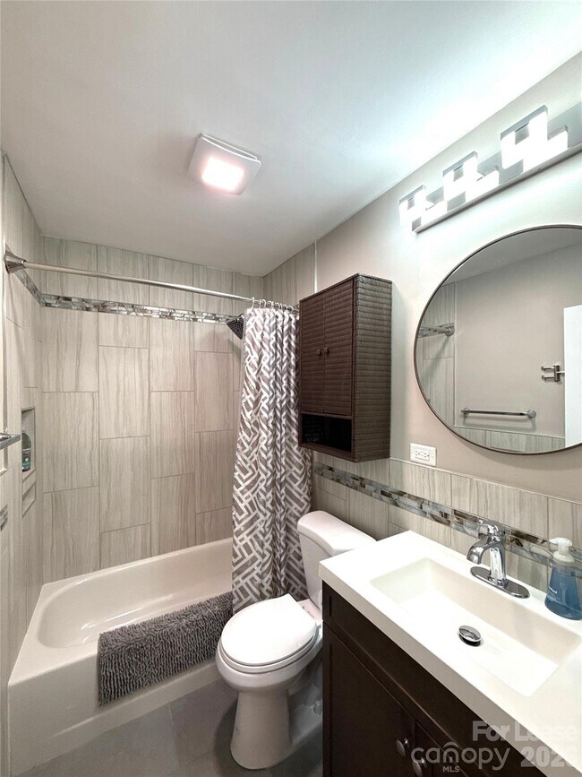 Building Photo - 833 Mohigan St