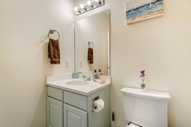 Building Photo - Charming 3BR Condo in Fountain