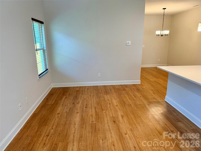 Building Photo - 521 N Linwood Ave
