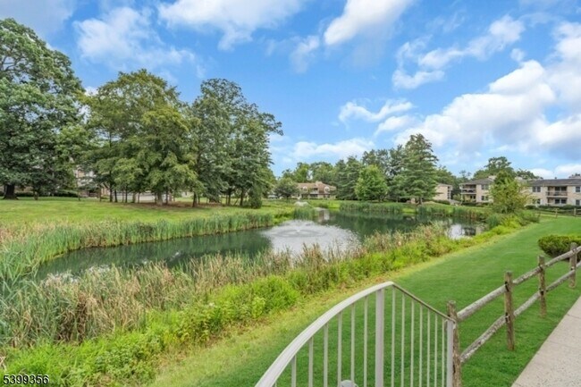 Building Photo - 17 Heritage Dr