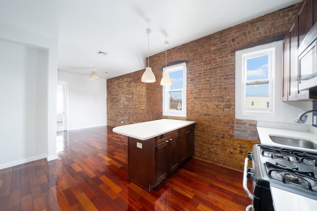 Building Photo - 386 Bergen Ave