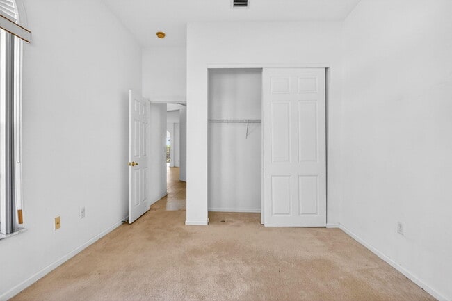 Building Photo - 2431 Westmont Dr