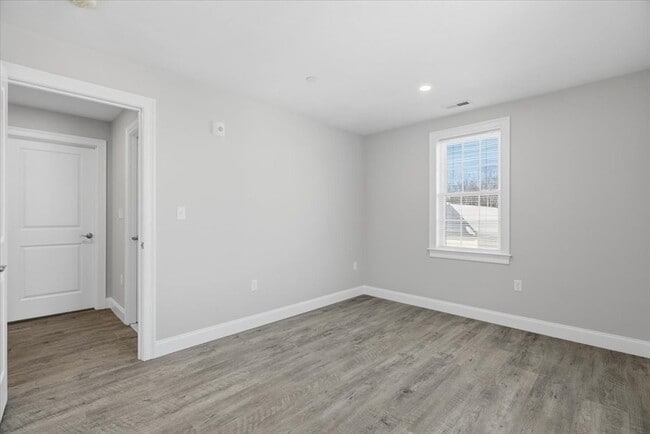 Building Photo - 204 Central St