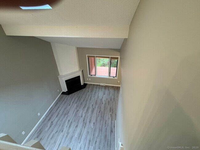 Building Photo - 42 Uplands Way