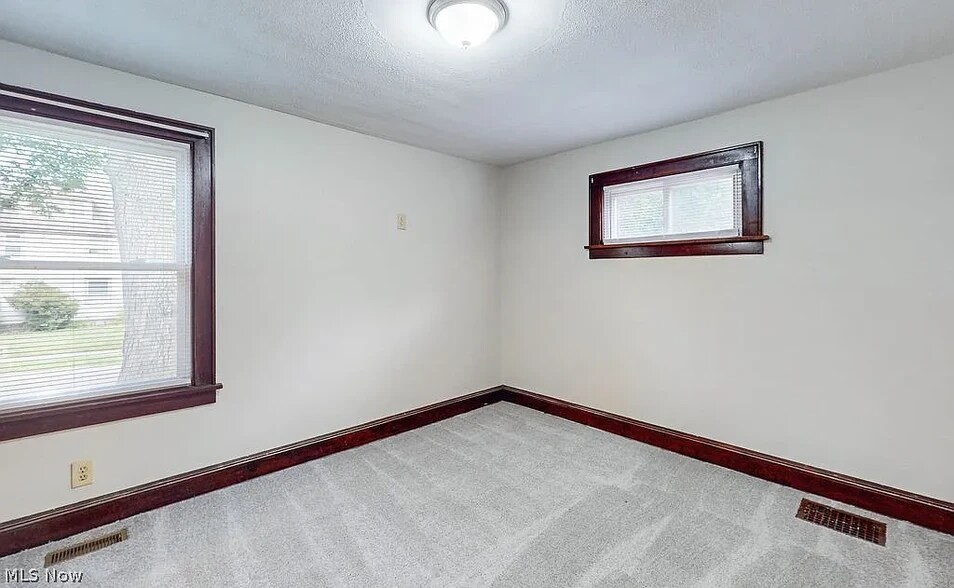 Building Photo - 411 Lindenwood Ave