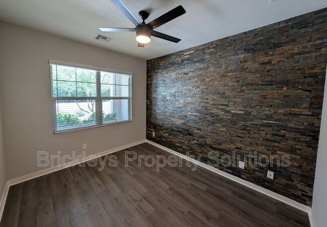 Building Photo - 4021 E Pony Ln