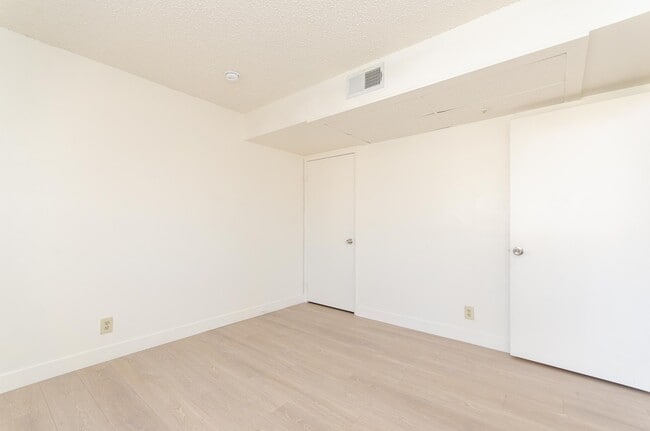 Building Photo - 321 S Berendo St