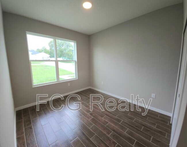 Building Photo - 10131 SW 41st Ave