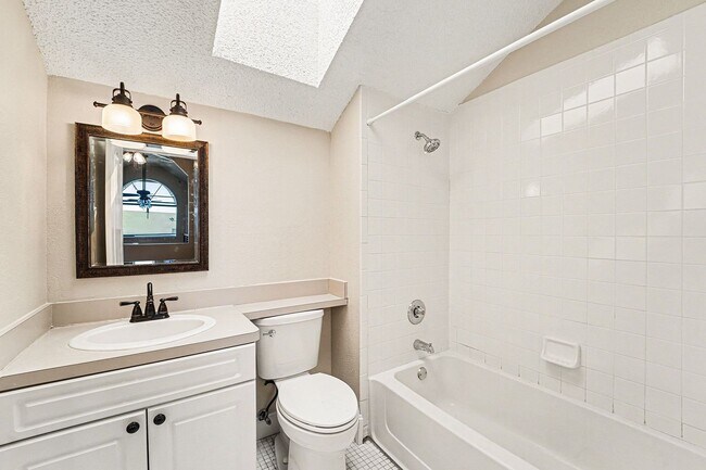 Building Photo - Waterfront Condo in Gulf Landings