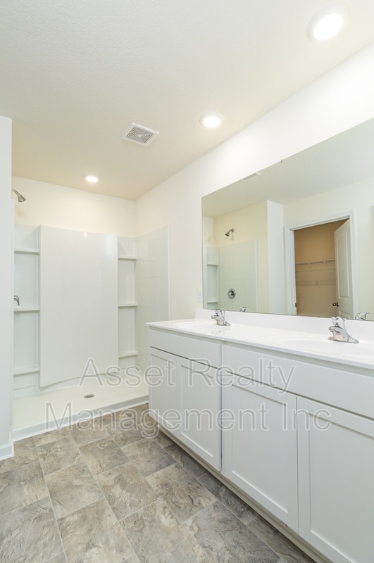 Building Photo - 329 Aspen Dr