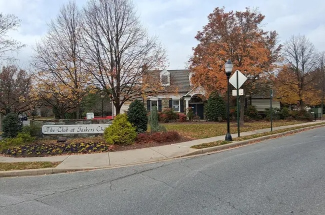 Building Photo - 124 Penwick Cir