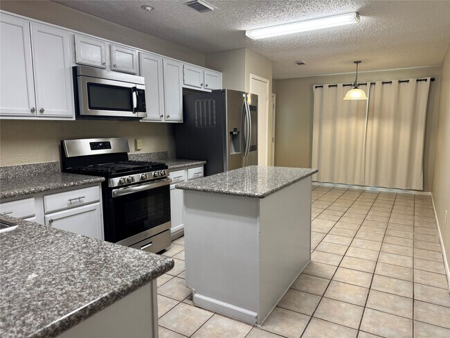 Building Photo - 11 Cottage Grove Pl