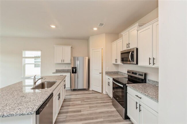 Building Photo - 624 Mackenzie Cv