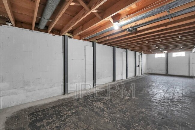 Building Photo - 6295 Faircrest Rd