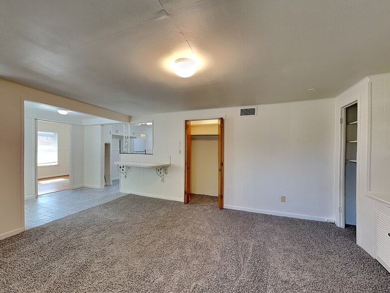 Building Photo - 2102 Elmwood Blvd