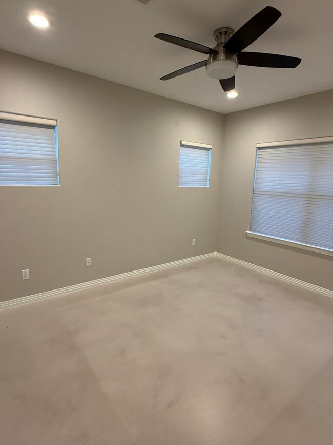 Building Photo - 10630 Morado Cir