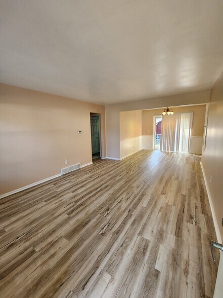 Living Room - 1345 Carriage Hill Dr SE
