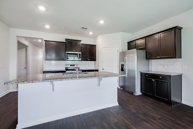 Building Photo - Stylish 4-Bed 2 Bath Ranch Home with Moder...