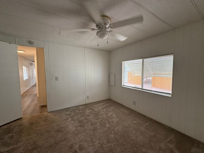 Building Photo - 1 BR 1Ba with enclosed Porch/Patio, fenced yard, RV Parking