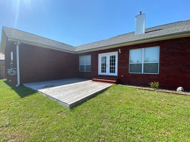 Building Photo - Spacious 3Bed/2Ba Brick Home in Established Neighborhood w/Easy Access to Everything! *SPECIAL: 1...