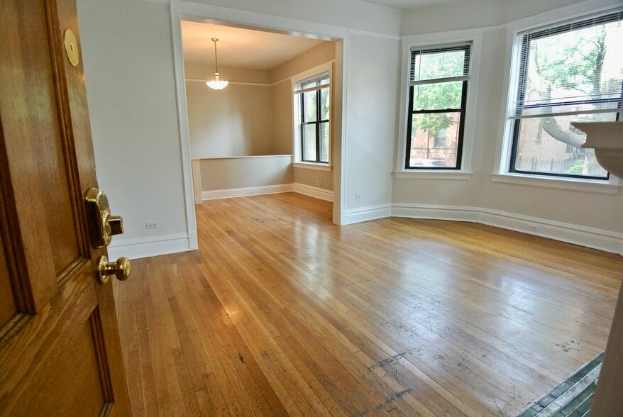 Primary Photo - 3809 N Lakewood Ave #1