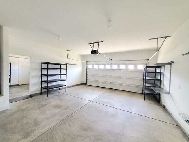 Building Photo - Gorgeous Home In Turnberry Subdivision