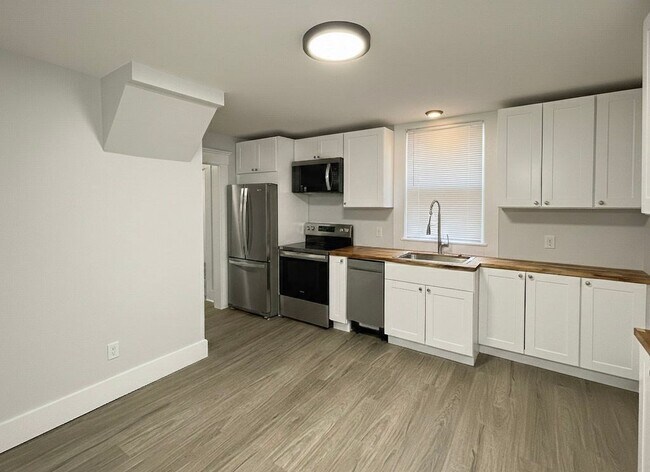 Building Photo - 264 Middlesex Rd