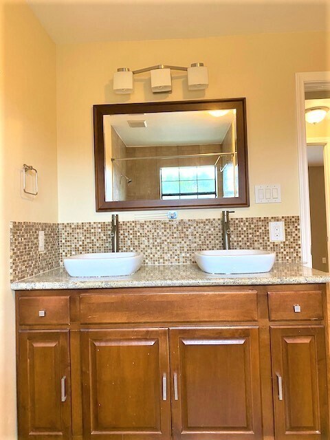 Building Photo - 3300 Bellefontaine St