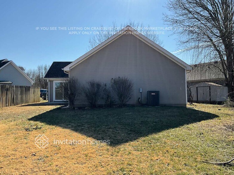 Building Photo - 916 Red Feather Trail