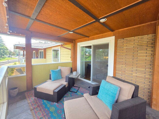 Building Photo - $1,950 - 2 Bed / 1 Bath Fully Furnished Condo in Secure Building in Rockwood/Manito Neighborhood