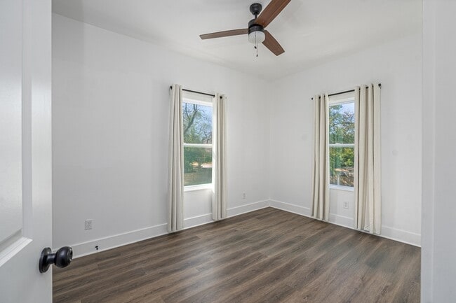 Building Photo - 637 E Anderson St