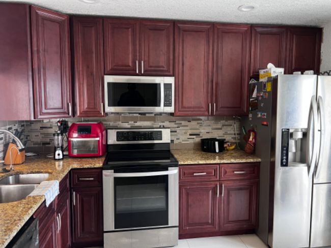 Building Photo - 9311 Wedgewood Dr