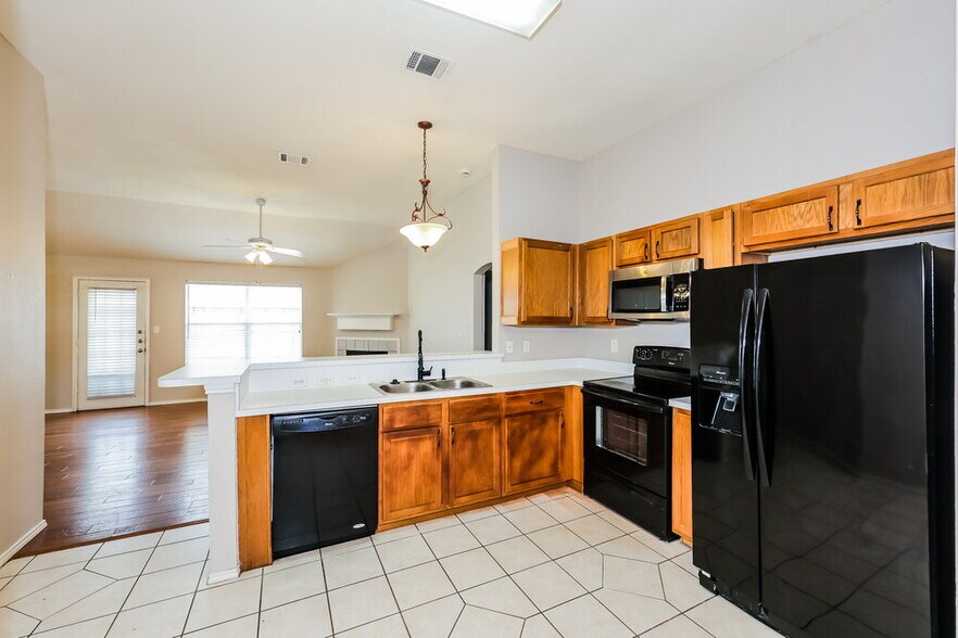 Building Photo - 2268 Bresee Dr