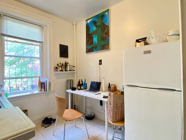Building Photo - Nicely maintained, inexpensive studio in a...