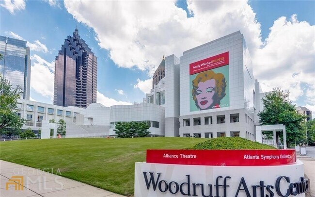 Building Photo - 1101 Juniper St NE