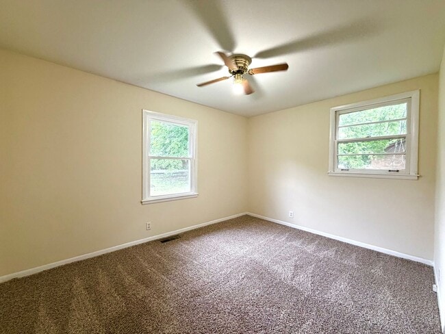 Building Photo - 221 Mills Dr
