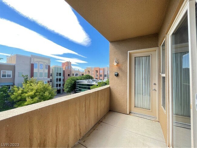 Building Photo - 26 E Serene Ave