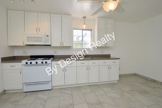 Building Photo - Catalina Foothills 1 Bed 1 Bath Stand Alone Home - Natural Desert Surroundings