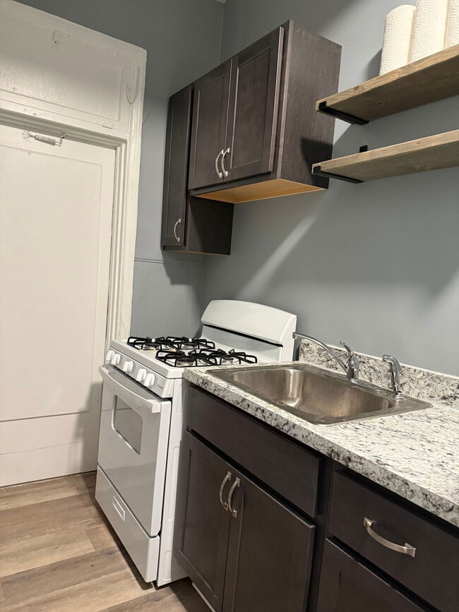 Building Photo - 446 N Duke St