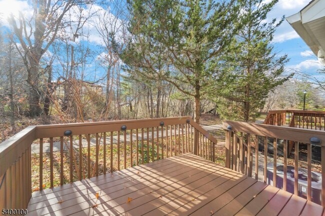 Building Photo - 13 Jill Ct