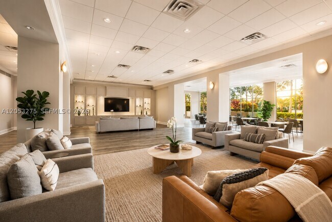Building Photo - 5600 Collins Ave