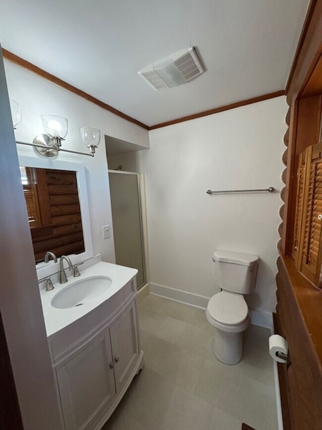 Building Photo - Lake View Rental in Gray