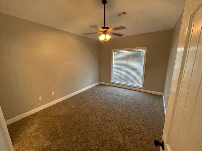 Building Photo - 3/2 for Rent in Farmington Station! Availa...